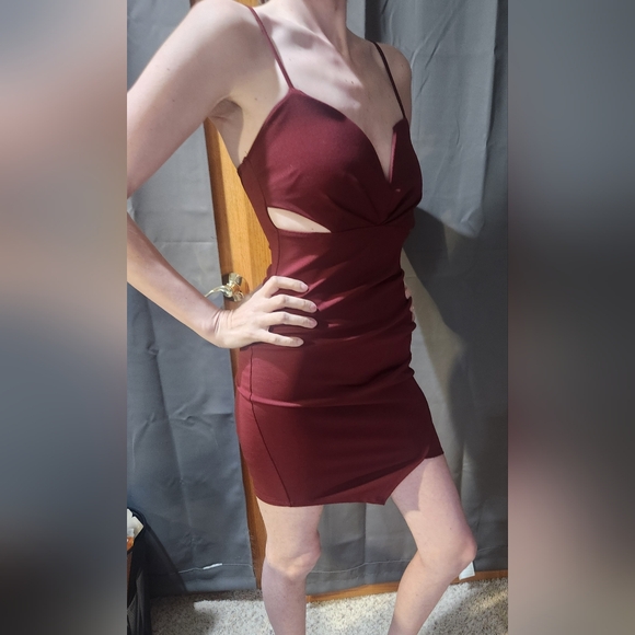 Charlotte Russe Elegant Burgundy Cut-Out Bodycon Dress - Picture 4 of 9